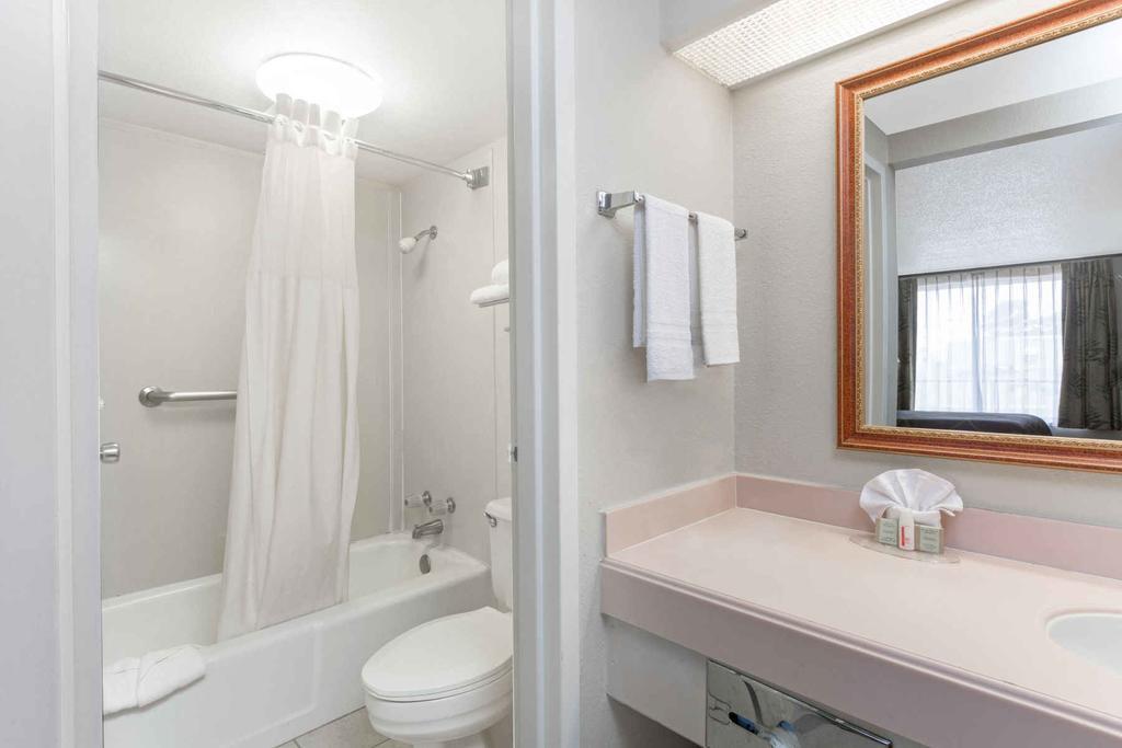 Super 8 By Wyndham Longview/North Motel Екстериор снимка